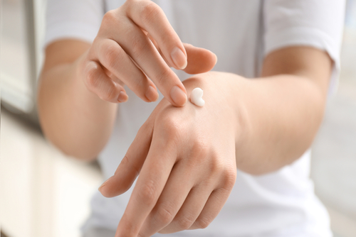 Огрубевшая кожа рук: как бороться с грубой кожей на руках